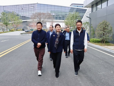 海宁市政协主席杨琳琳一行莅临名卓新能源科技参观交流
